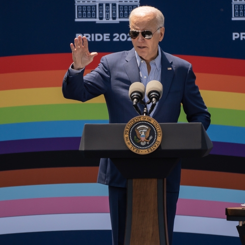 Joe Biden verleent gratie aan duizenden veteranen die werden veroordeeld vanwege hun geaardheid