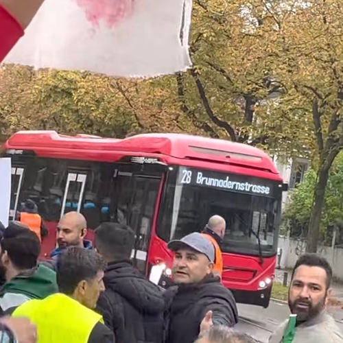 Zwitserse politie vuurt rubberkogels af op Iran-demonstranten