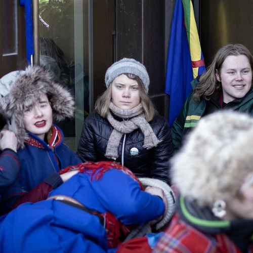 Greta Thunberg in actie tegen illegaal windmolenpark in Noorwegen