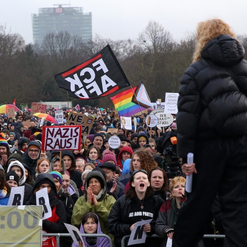 Honderdvijftigduizend Duitsers de straat op in Berlijn uit protest tegen extreemrechts