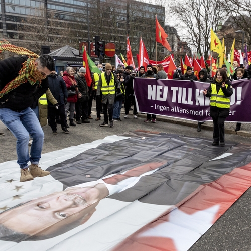 Afbeelding van Rechtsextremist verbrandt koran: Erdogan blokkeert NAVO-lidmaatschap Zweden