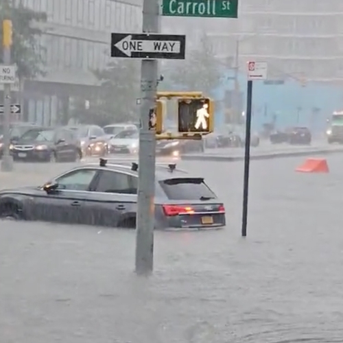 Klimaatcrisis: Straten New York City overstroomd na extreme regenbuien