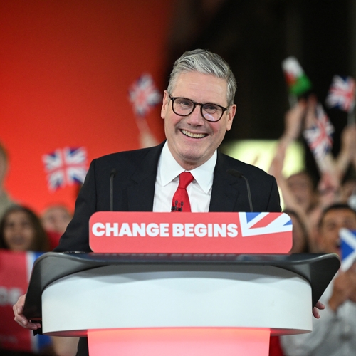 Labour boekt monsterzege bij Britse verkiezingen, Conservatieven hard onderuit