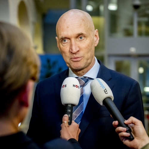 Eerste Kamer geeft minister Kuipers (D66) groen licht om bij nieuwe pandemie beperkingen in te voeren