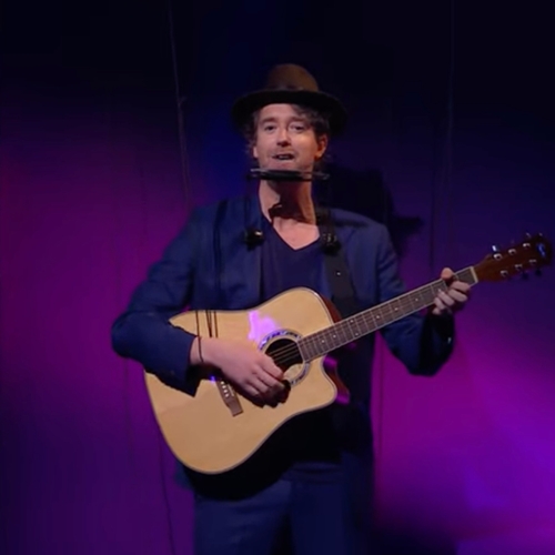 Plasterk zingt Bob Dylan bij Even Tot Hier: 'Ik ben geen marionet'