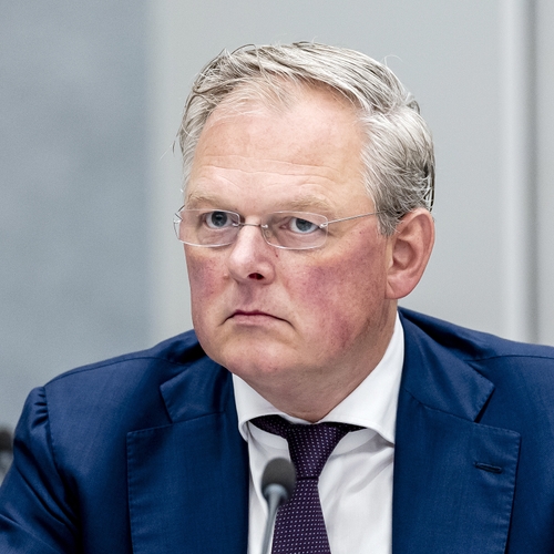 Ministerie van Financiën overtreedt zelf zzp-wet en blijft met schijnzelfstandigen werken