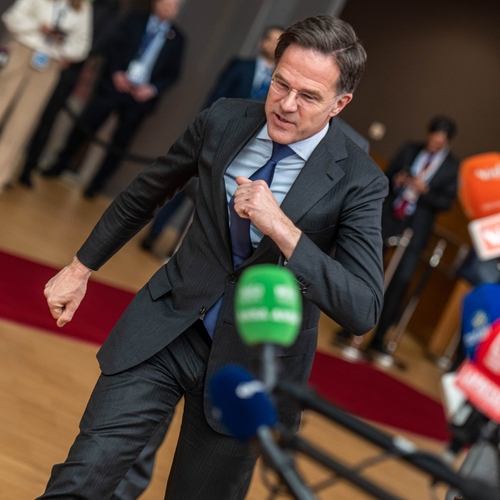 Misselijke Rutte wil debat over desastreuze verkiezingsuitslag uitstellen