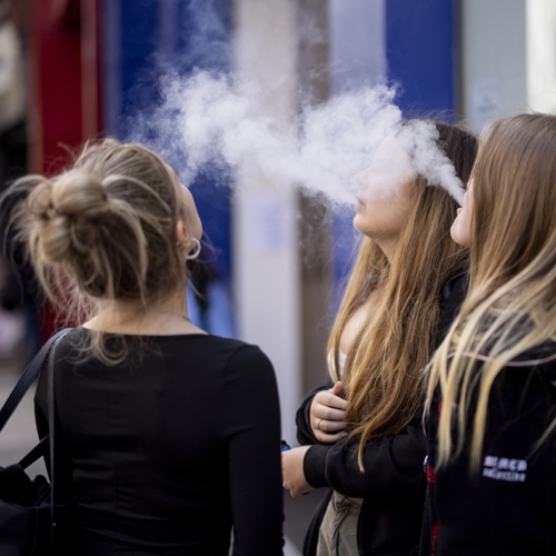 Dodelijke tabaksindustrie heeft met vapes hele nieuwe generatie jonge nicotineverslaafden binnengehengeld