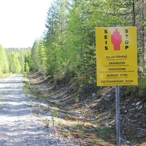 Afbeelding van Finland wil hek aan grens bouwen om vluchtende Russen tegen te houden