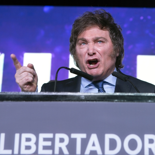 Trump-fan Javier Milei wint Argentijnse voorverkiezingen, land riskeert ruk naar extreemrechts