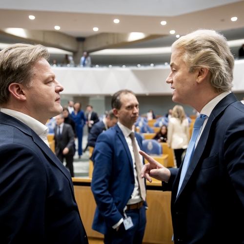 Omtzigt weer in de clinch met twitterkleuter Wilders na standje voor Schoof