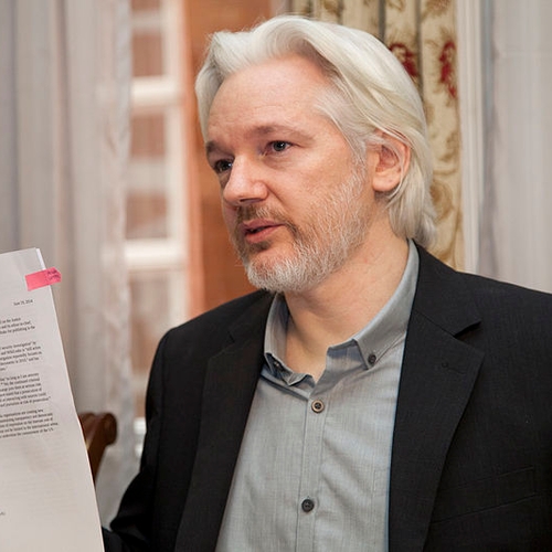 Afbeelding van Trump bood Assange gratie als hij loog over Russische betrokkenheid hack