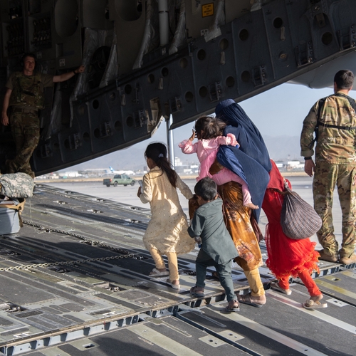 Afbeelding van Waarom werd de evacuatie van medewerkers uit Afghanistan zo'n fiasco?