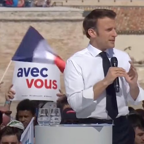 Macron trekt klimaatkaart om linkse kiezers over te halen
