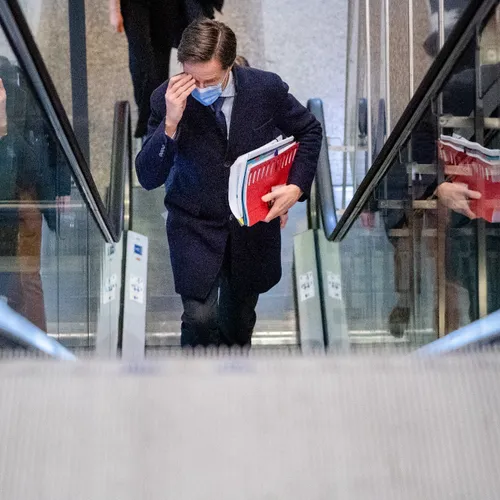 Wie steun zoekt van de overheid, is overgeleverd aan schimmig Inlichtingenbureau