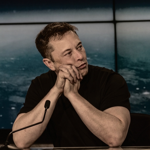 Elon Musk vergreep zich aan stewardess en betaalde kwart miljoen dollar zwijggeld