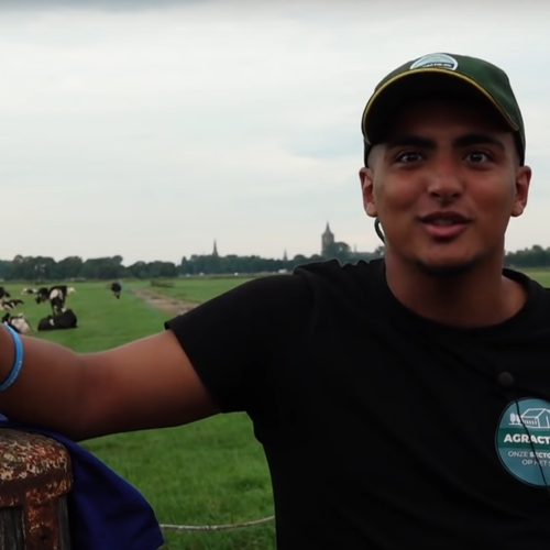 De 22-jarige Ayoub uit Amsterdam-Oost is boer. En een hit op internet