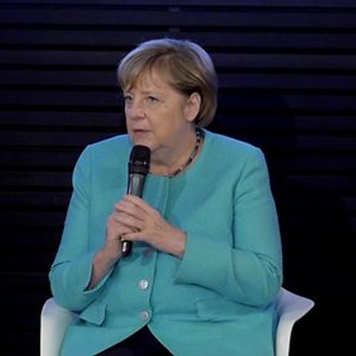 Merkel waarschuwt: 'Let op taalgebruik. Want taal is voorloper van het handelen'