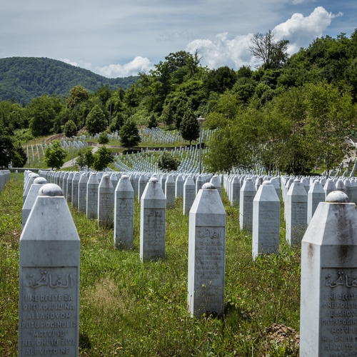 Rechter: Nederlandse staat deels aansprakelijk voor massamoord Srebrenica