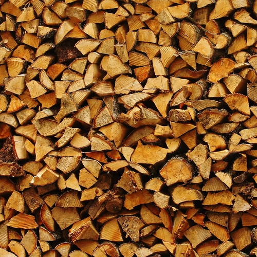Run op brandhout en houtkachels wegens stijgende energieprijzen, klimaatdoelen gaan in rook op