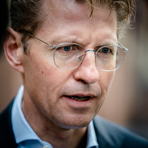 Oud-minister Sander Dekker (VVD) zwaargewond, vrouw verdacht van poging doodslag