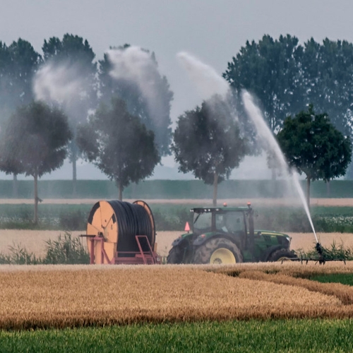 Industrie en boeren betalen te weinig voor grootschalig verbruik water