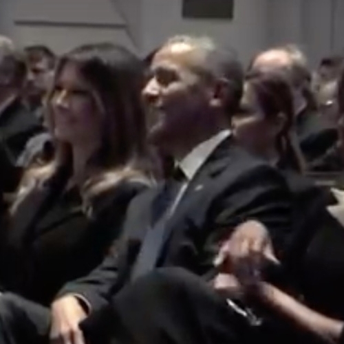 VS in shock: Obama laat Melania Trump lachen