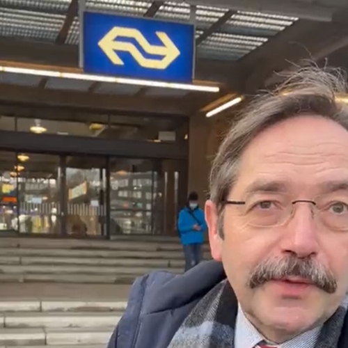 Burgemeester Enschede laat expres nota in trein liggen