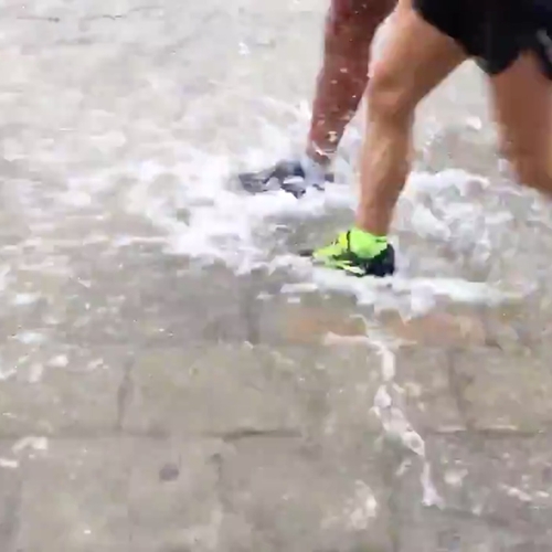 In Venetië rennen de marathonlopers door het water