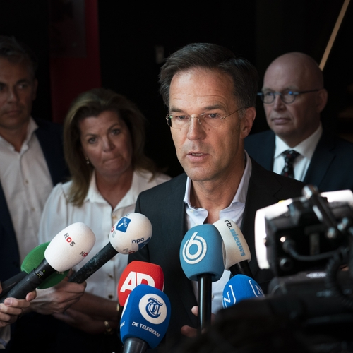 Mark Rutte langstzittende premier bij gebrek aan beter