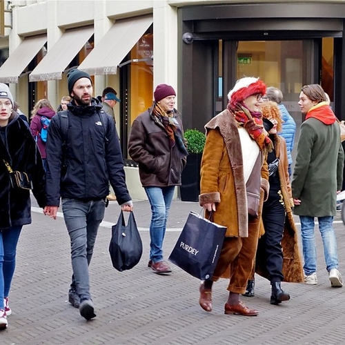 De koopkracht voor de gewone mens blijft dalen: daarom lult Den Haag over migranten