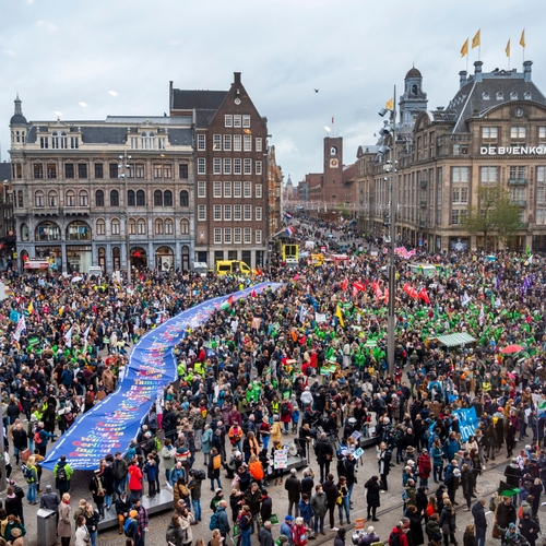 Druk bij Klimaatmars Amsterdam: ‘Zeg Poolkapje waar ga je henen’