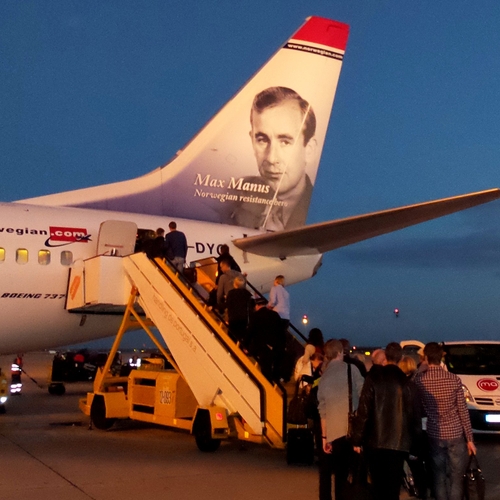 Norwegian verplicht laagbetaalde stewardessen tot dragen hoge hakken