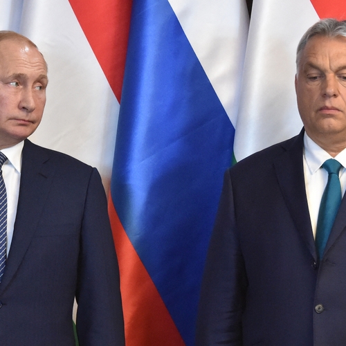 Afbeelding van EU opnieuw door de knieën voor Poetin-vriend Orbán: sancties tegen Russische kerkvorst ingetrokken