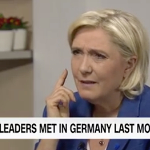 Afbeelding van Marine Le Pen schrikt van eigen racisme, noemt eigen woorden 'een grap'
