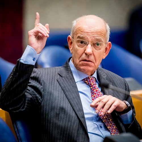 Oud-vicepremier Gerrit Zalm weg bij bank wegens witwasschandaal