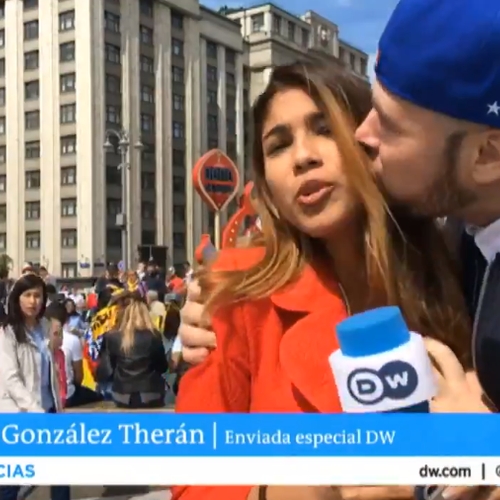Vrouwelijke journalist betast en gekust tijdens WK-verslag