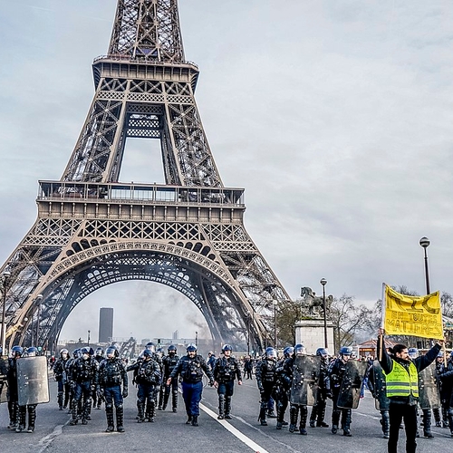 Macron veroordeelt wreedheid politie, maar geweld gaat gewoon door