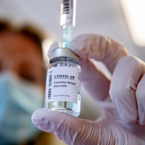 WHO kijkt naar opzettelijk besmetten gezonde jongeren voor vaccintest