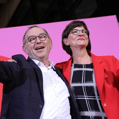 SPD-leden kiezen voor linksere koers met nieuwe partijvoorzitters
