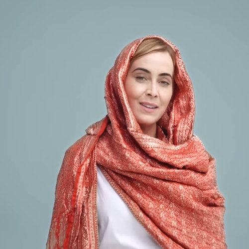 Anouk kruipt in de huid van elke sterke vrouw in haar nieuwste video