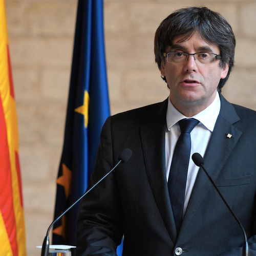 Carles Puigdemont geeft zich aan bij de Belgische politie