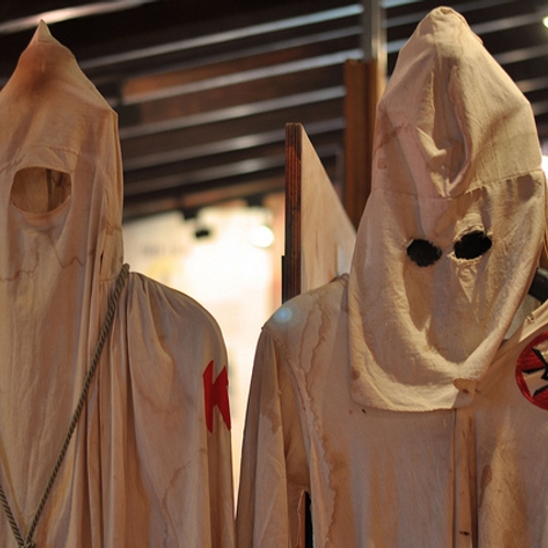 Amerikaanse krant roept Ku Klux Klan op weer actief te worden