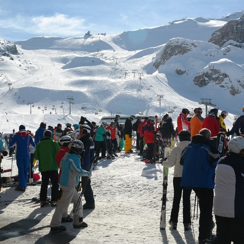 Bijna helft inwoners berucht skioord heeft corona gehad
