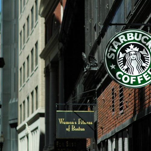 Starbucks sluit 8000 vestigingen voor training, na racistische incidenten