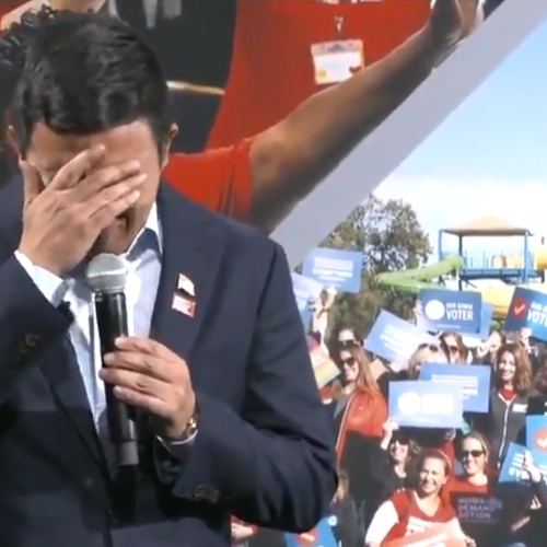 Presidentskandidaat Andrew Yang in tranen om vuurwapengeweld