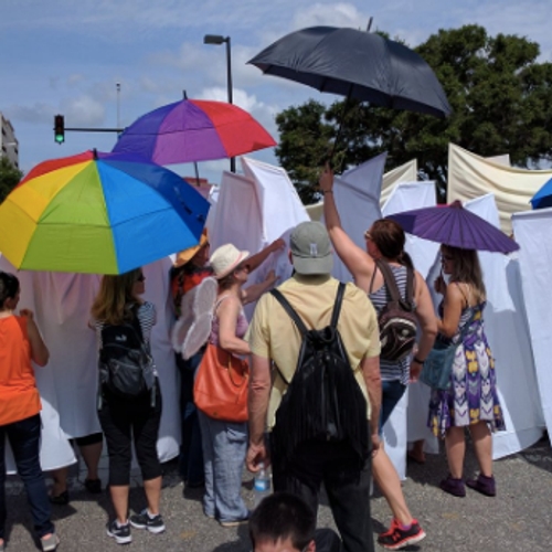 Beschermengelen weren homohaters van begrafenis in Orlando