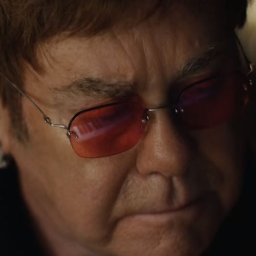 Elton John laat zien hoe een kerstcadeau een leven kan veranderen