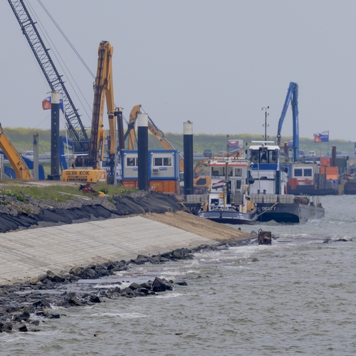 Gepruts bij Rijkswaterstaat maakt renovatie Afsluitdijk zeker een miljard duurder