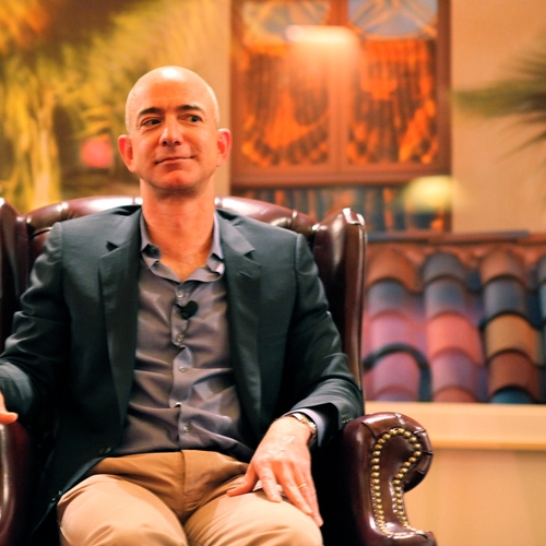 Afbeelding van Jeff Bezos laat zich niet chanteren en opent aanval op roddelblad